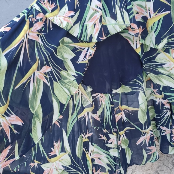 Tropical Ruffled Dress - Picture 7 of 8